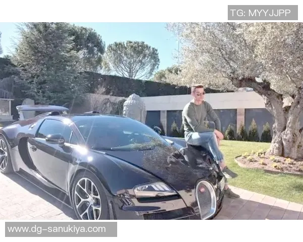 足球巨星的低调奢华座驾揭秘不为人知的豪车选择与生活态度