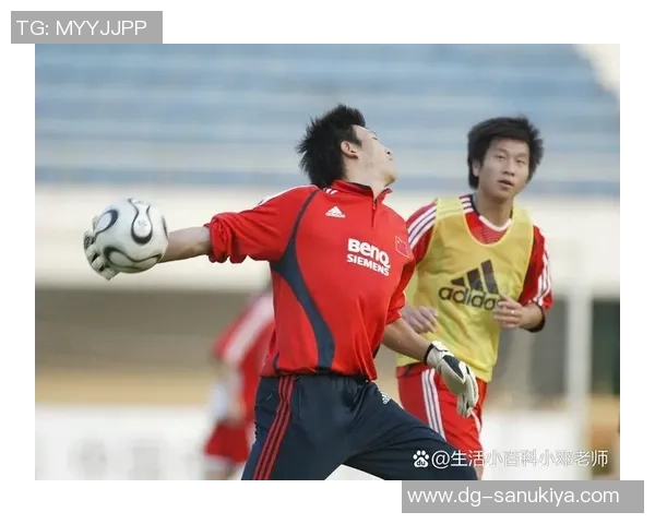 足球明星红色鸡冠头的传奇故事与球场风采解析