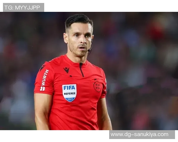 骚里骚气的足球明星们如何在绿茵场上展现个性与魅力