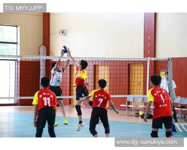 重庆排球队在全国锦标赛中以60分稳居积分榜首位展现强劲实力 重庆排球队在全国锦标赛中以60分稳居积分榜首位展现强劲实力